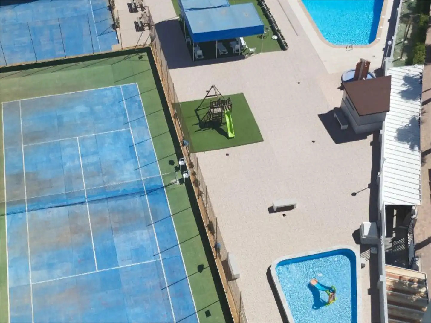 Wohnung zur Miete in Plaça del Bolomor, 1, Tavernes de la Valldigna Schwimmbecken von Wohnung zur Miete in Tavernes de la Valldigna mit Privatgarten, Terrasse und Abstellraum
