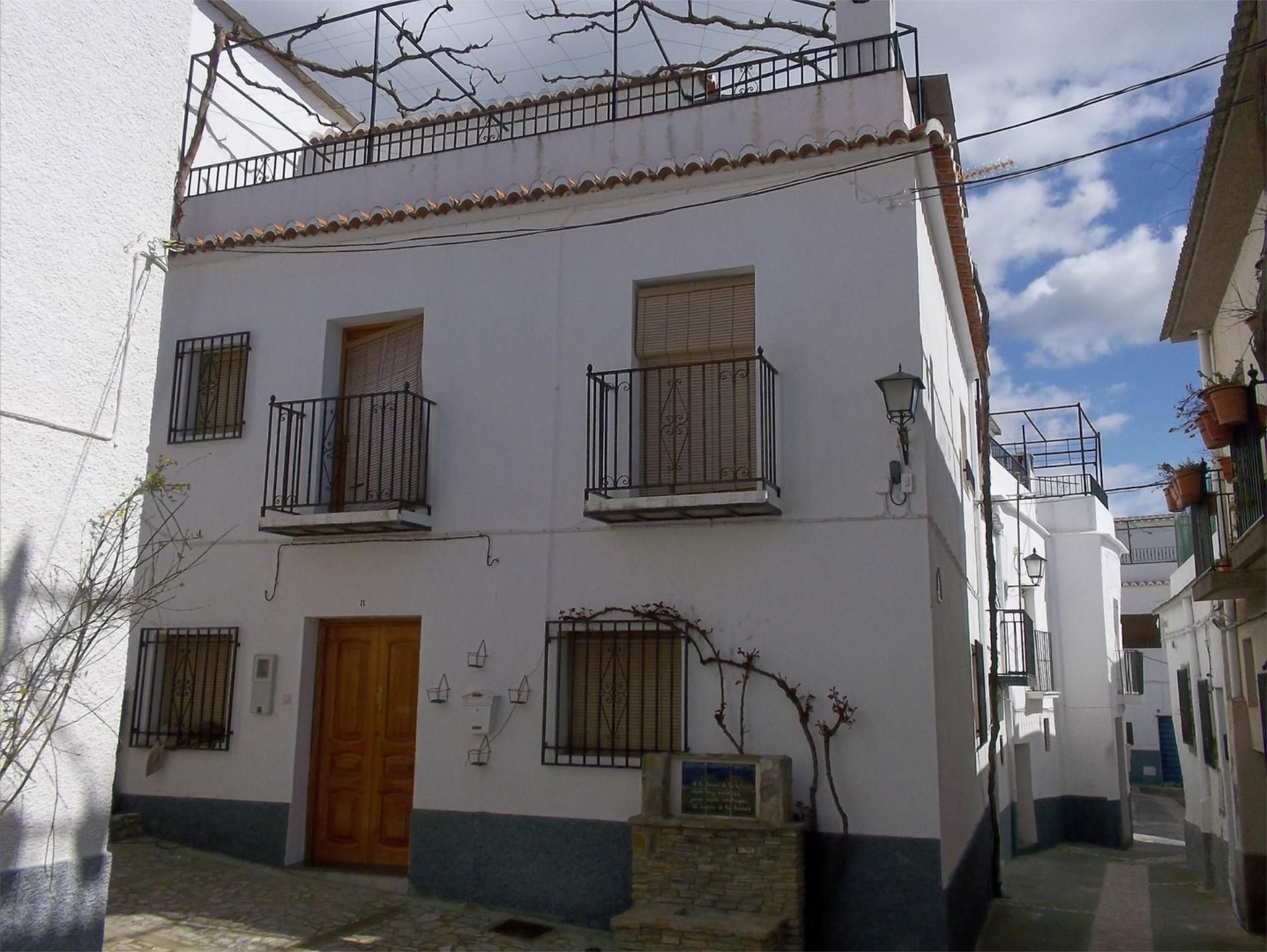 Vista exterior de Casa adosada en venda en Cáñar amb Calefacció, Terrassa i Traster