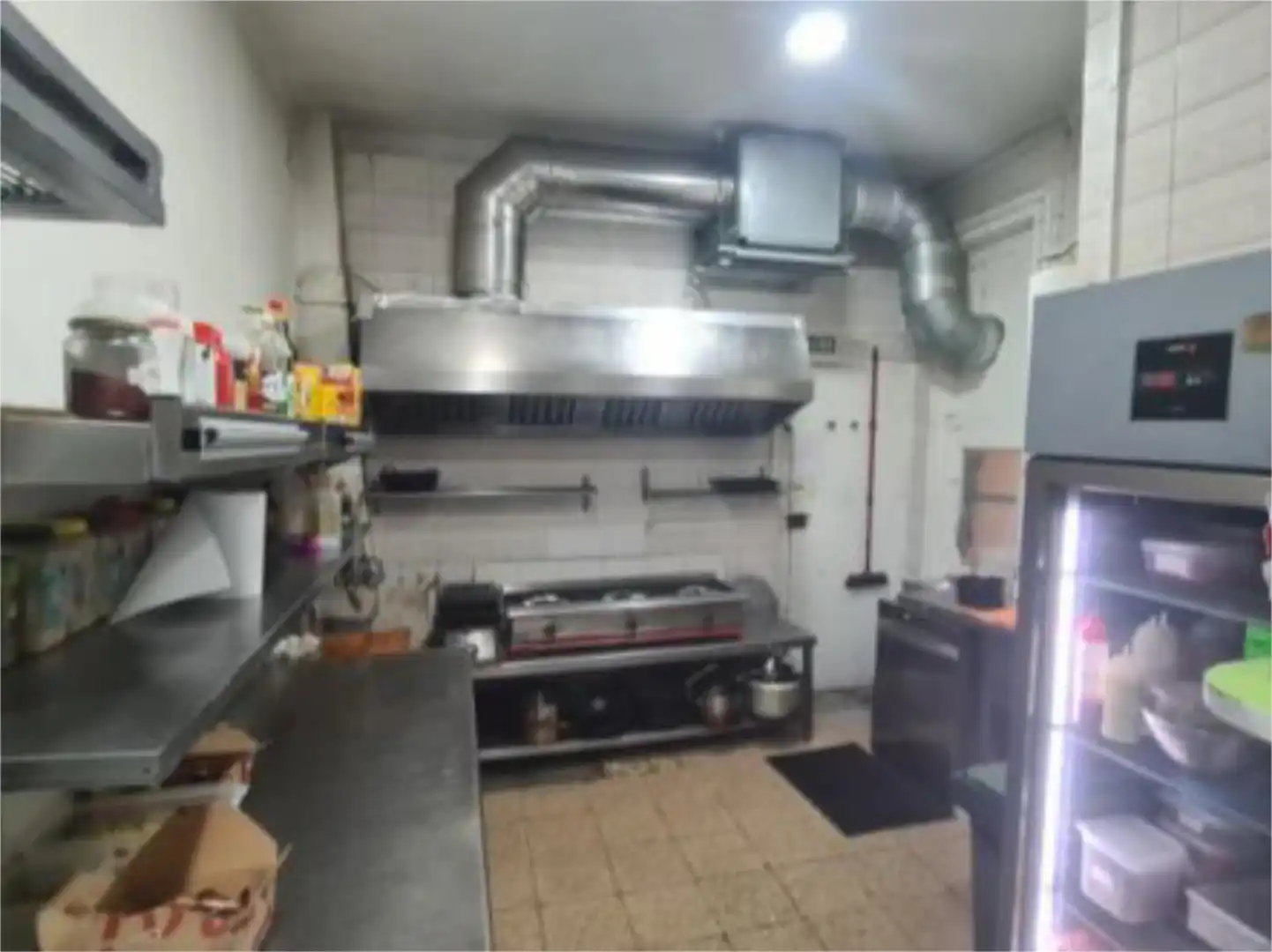 Cocina de Local en venta en Madrid