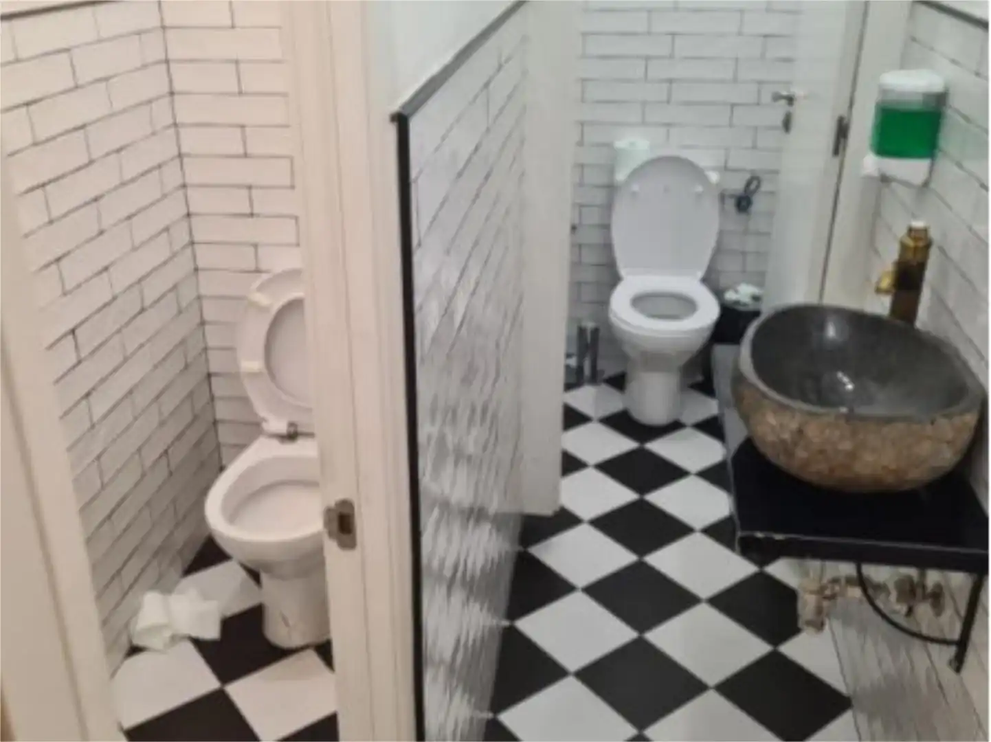 Baño de Local en venta en Madrid