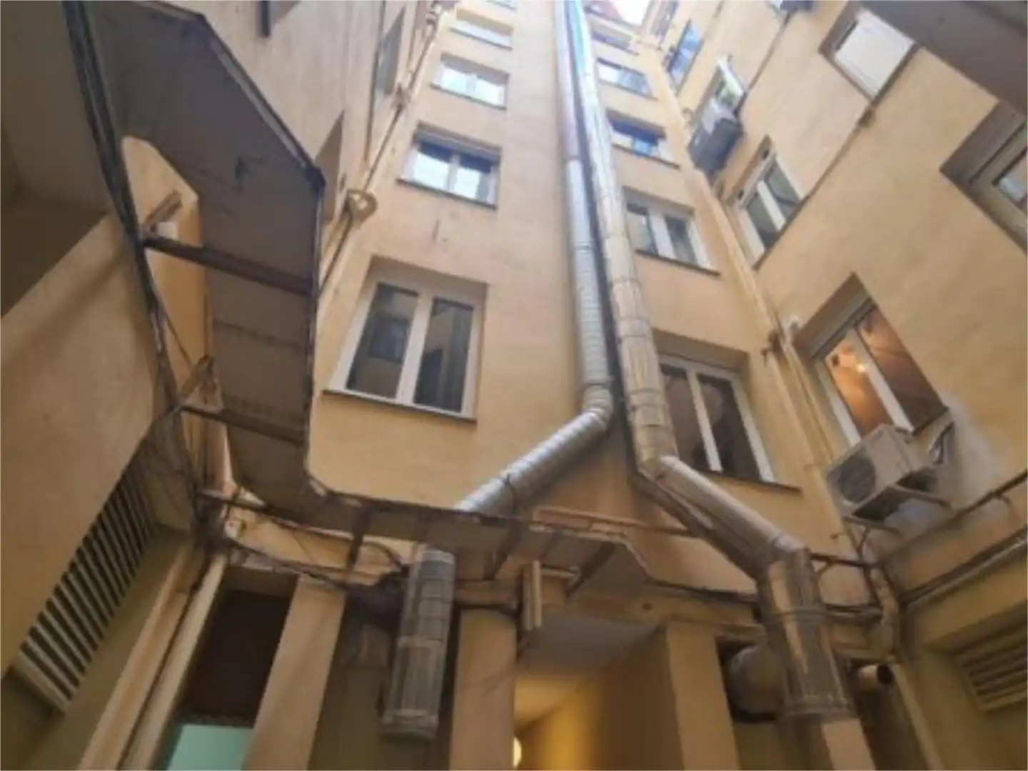 Vista exterior de Local en venta en Madrid