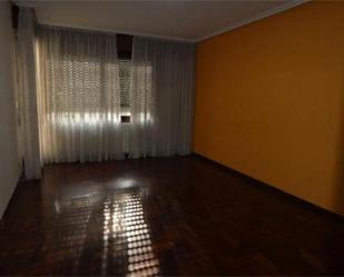 Dormitori de Apartament en venda en Ourense Capital  amb Terrassa