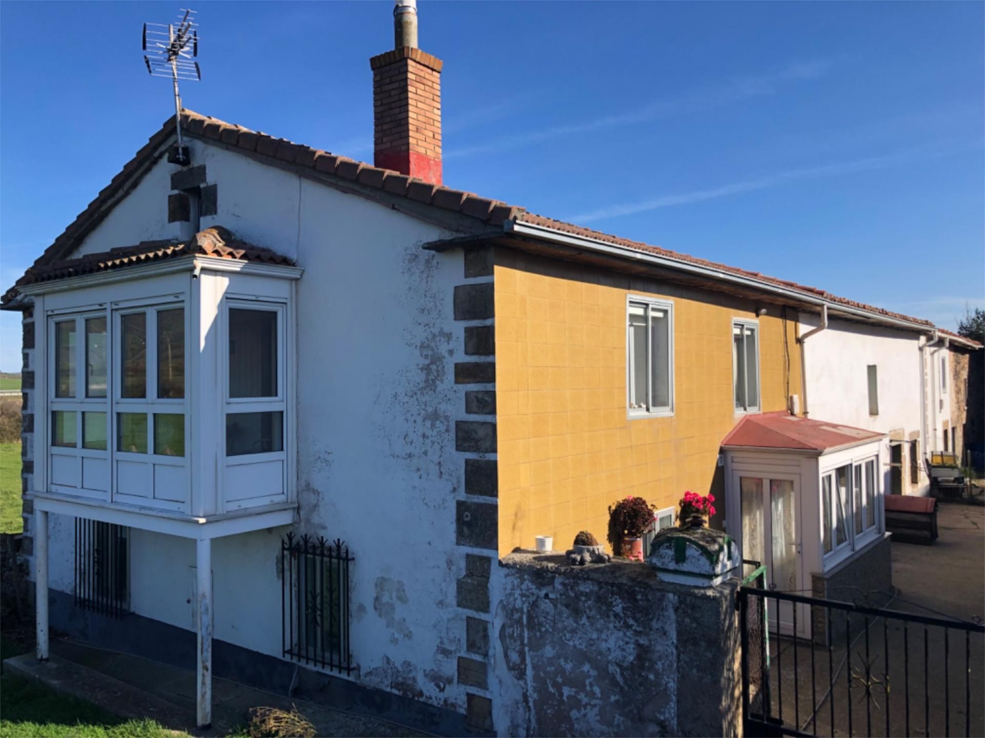 Exterior view of Single-family semi-detached for sale in Campoo de Enmedio
