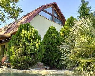 Vista exterior de Casa o xalet en venda en Santa Cruz del Retamar amb Piscina