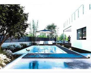 Swimming pool of Flat for sale in  Barcelona Capital  with Terrace and Swimming Pool