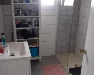 Bathroom of Flat for sale in La Pobla de Vallbona