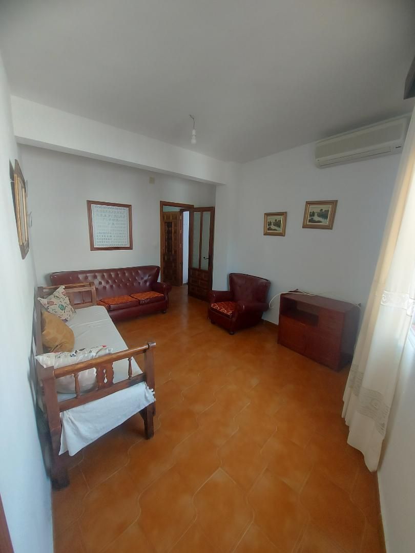Sala d'estar de Pis en venda en Fuenlabrada de los Montes amb Aire condicionat i Terrassa