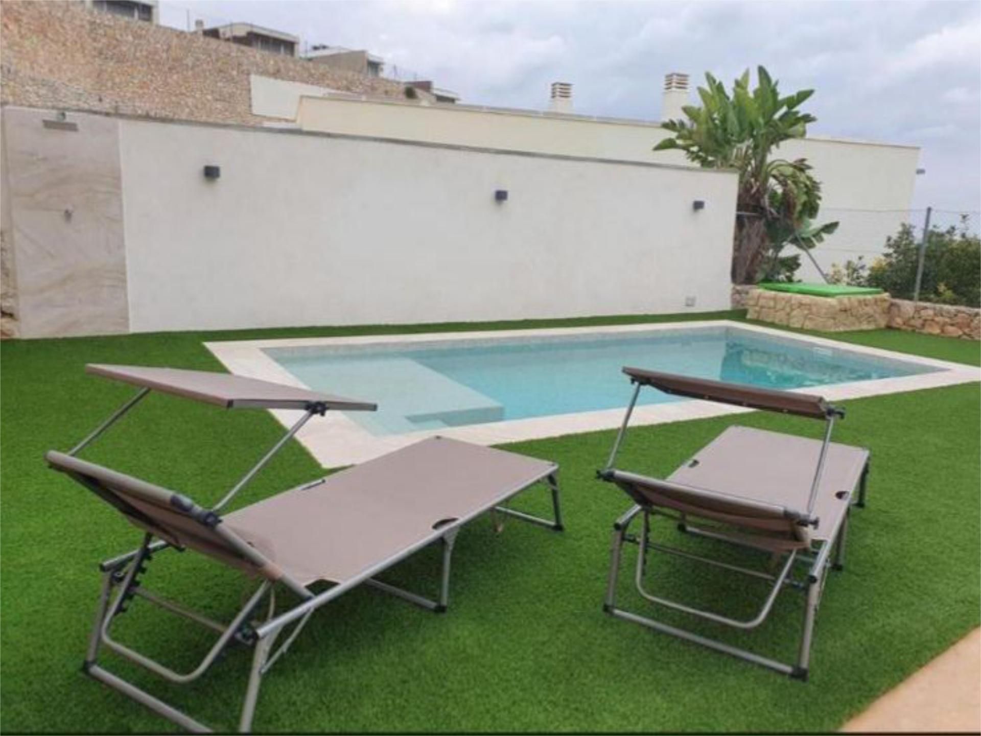 Piscina de Casa adosada de lloguer en Chiva