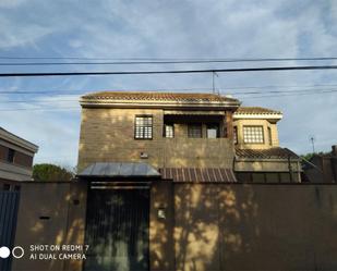 Vista exterior de Casa o xalet en venda en Pozuelo de Alarcón amb Calefacció, Jardí privat i Terrassa