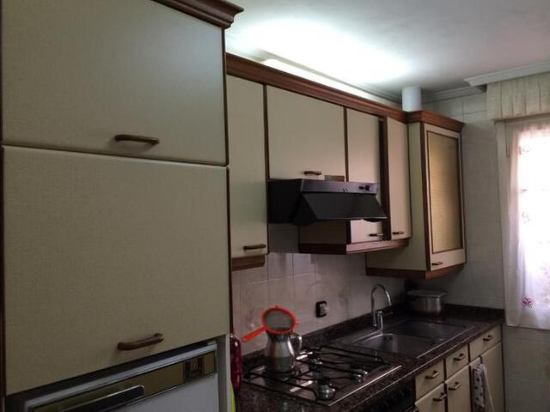 Cocina de Piso en venta en Vitoria - Gasteiz con Calefacción, Trastero y Amueblado