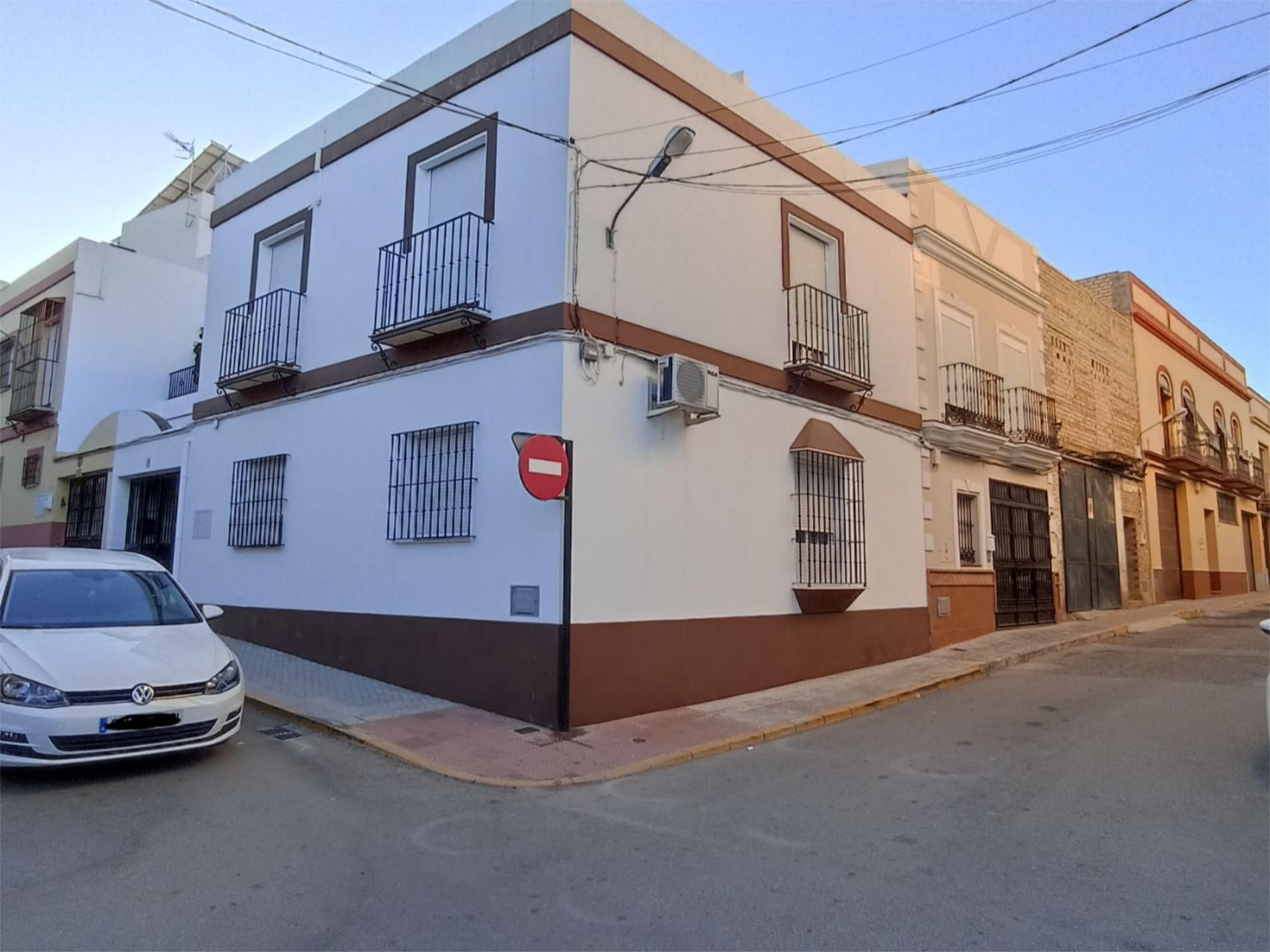 Vista exterior de Casa adosada en venda en Morón de la Frontera amb Aire condicionat, Calefacció i Terrassa