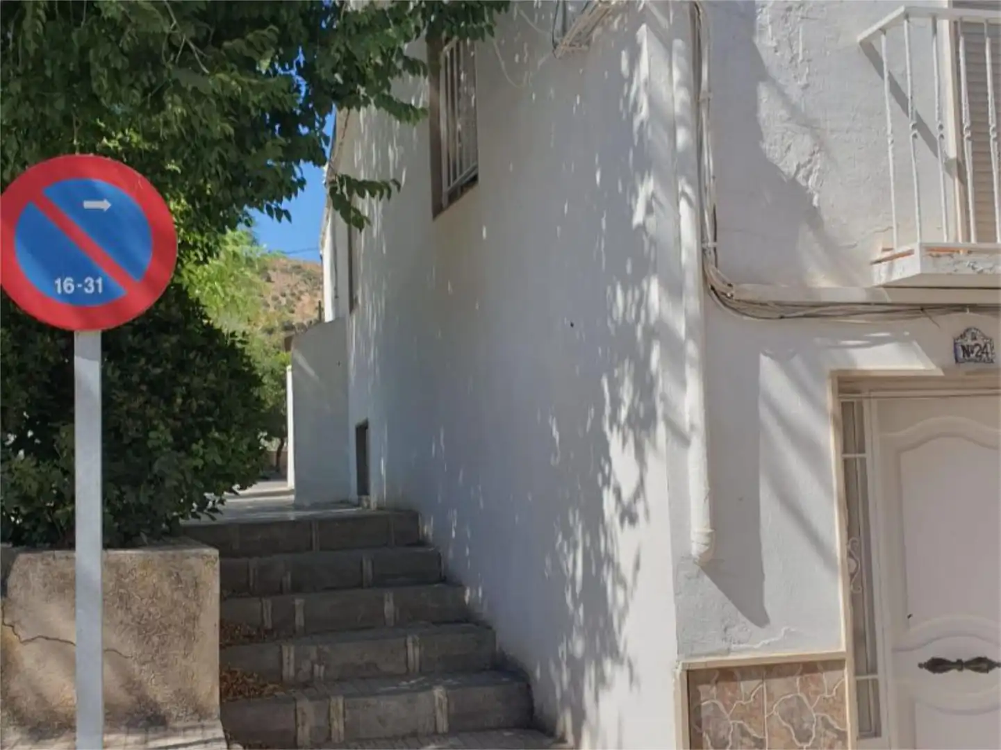 Außenansicht von Wohnung zum Verkauf in Huelma mit Terrasse und Balkon