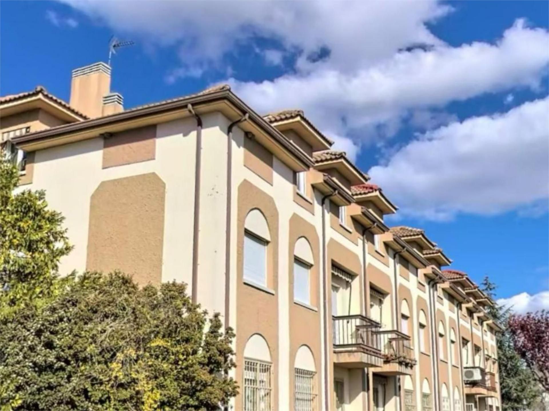 Vista exterior de Pis en venda en Moralzarzal amb Aire condicionat, Calefacció i Jardí privat