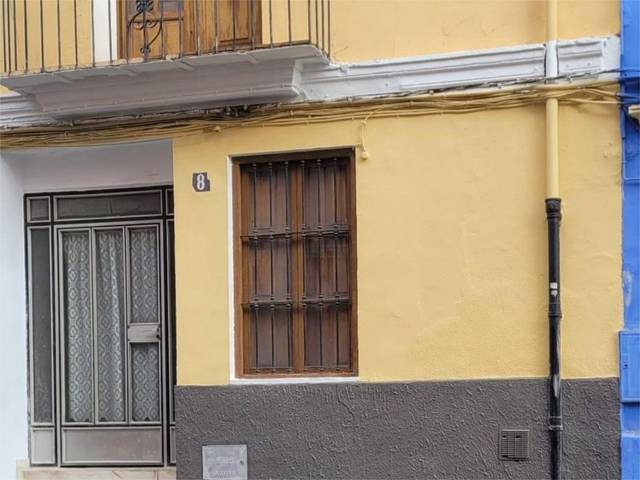 Piso en Venta en Calle Reyes Católicos, 8 en Utiel