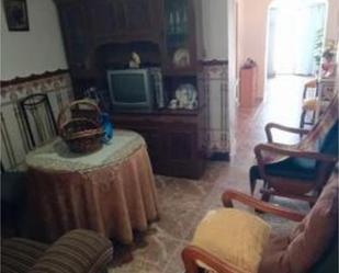 Sala d'estar de Casa o xalet en venda en Medina de las Torres