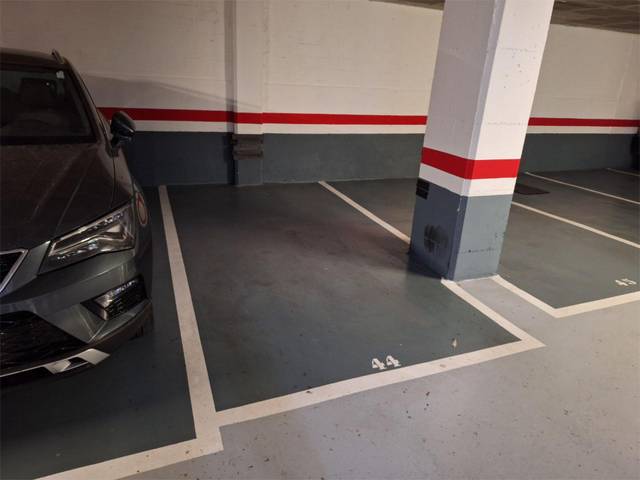 Garaje en Venta en Carrer del Montnegre, 8 en Barri de les Corts