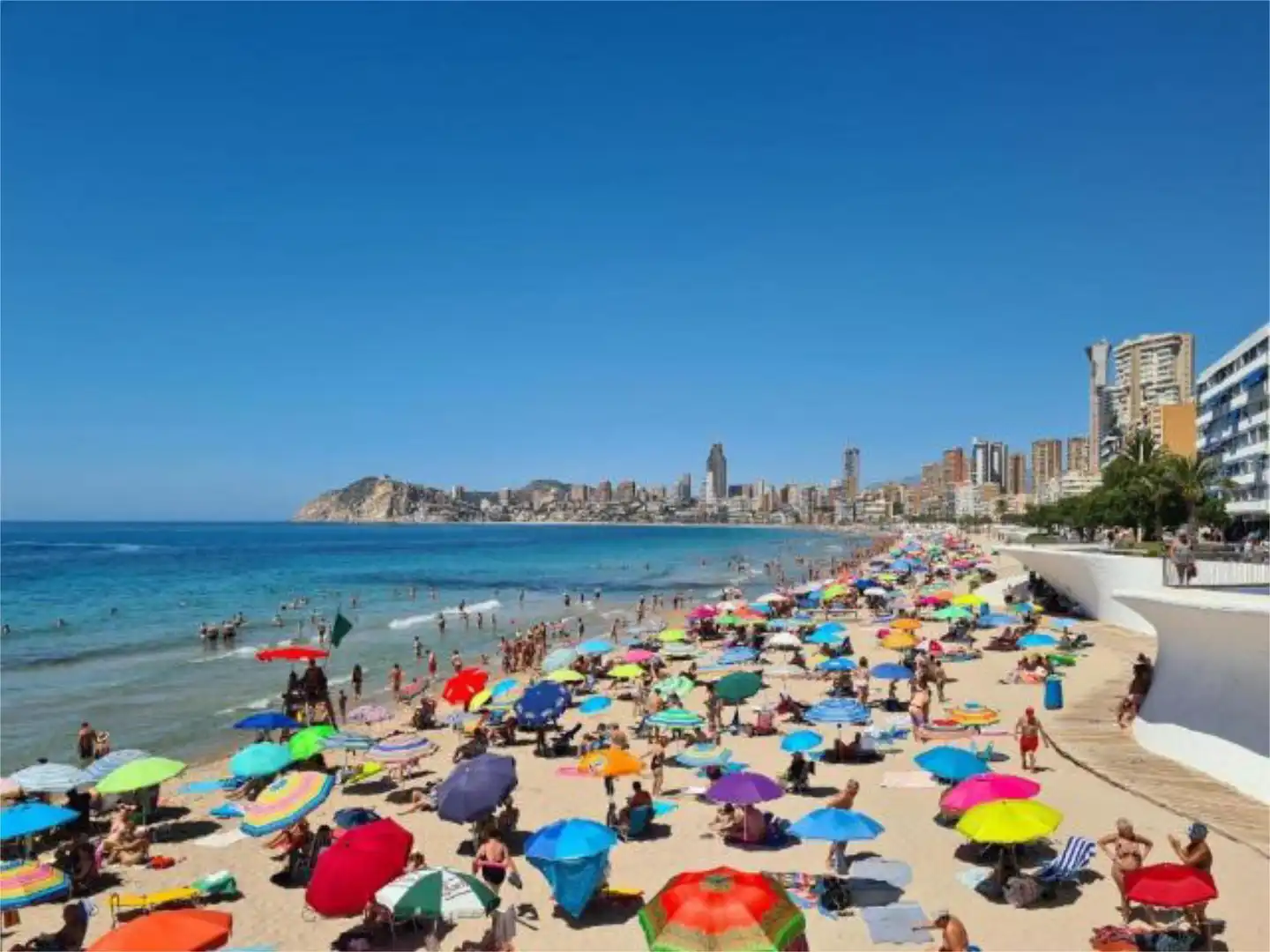 Flat for rent in Calle Kennedy, 5, Levante Alto Exterior view of Flat for rent in Benidorm with Air Conditioner, Heating and Private garden