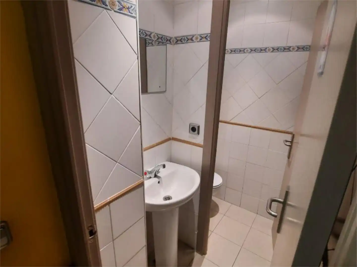 Bany de Local en venda en Madrid