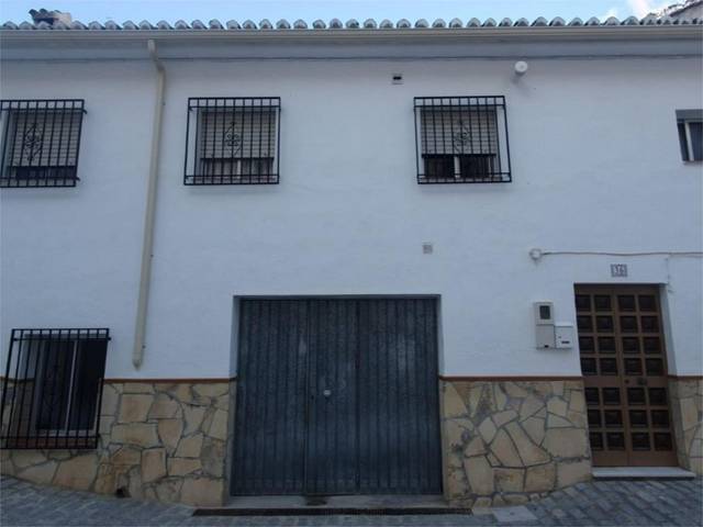 Casa adosada en Venta en Calle Puerta de Alcalá, 36 en Montefrío