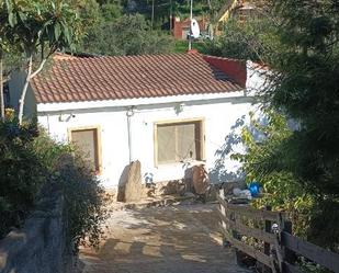 Vista exterior de Casa o xalet en venda en Sant Cebrià de Vallalta amb Aire condicionat, Terrassa i Piscina