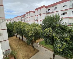 Exterior view of Flat for sale in  Sevilla Capital