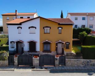 Exterior view of Single-family semi-detached for sale in Gójar  with Terrace