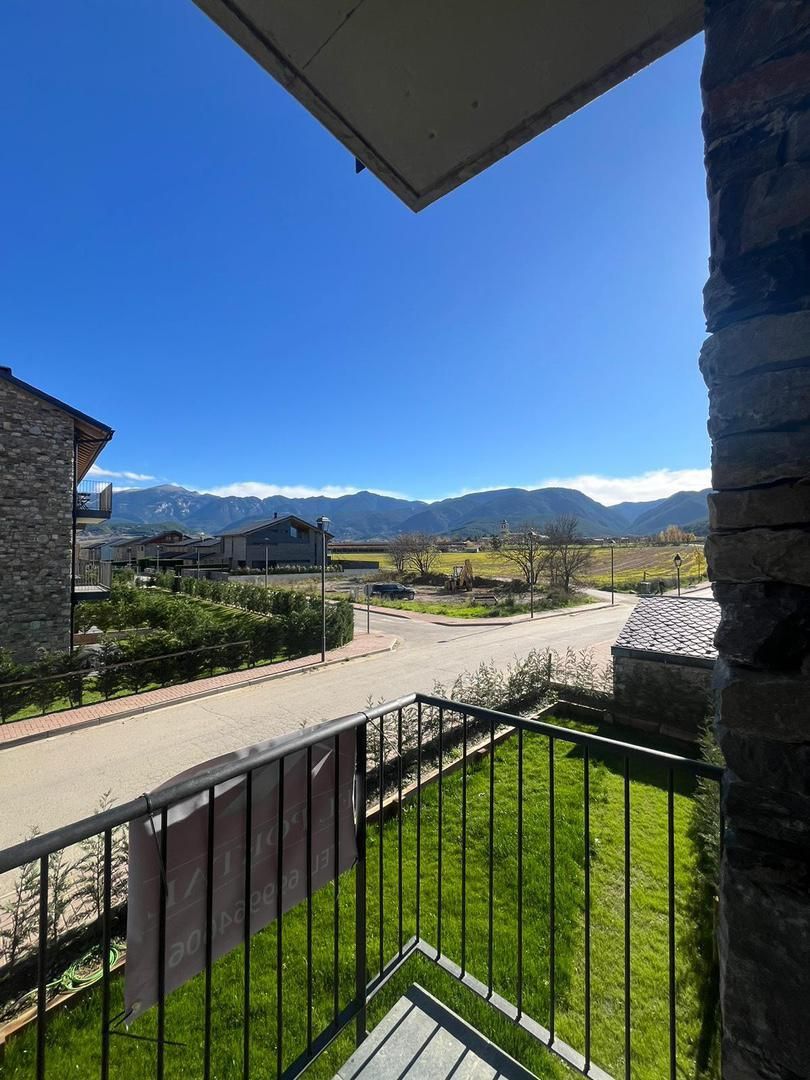 Vista exterior de Apartament en venda en Bellver de Cerdanya amb Calefacció, Parquet i Terrassa