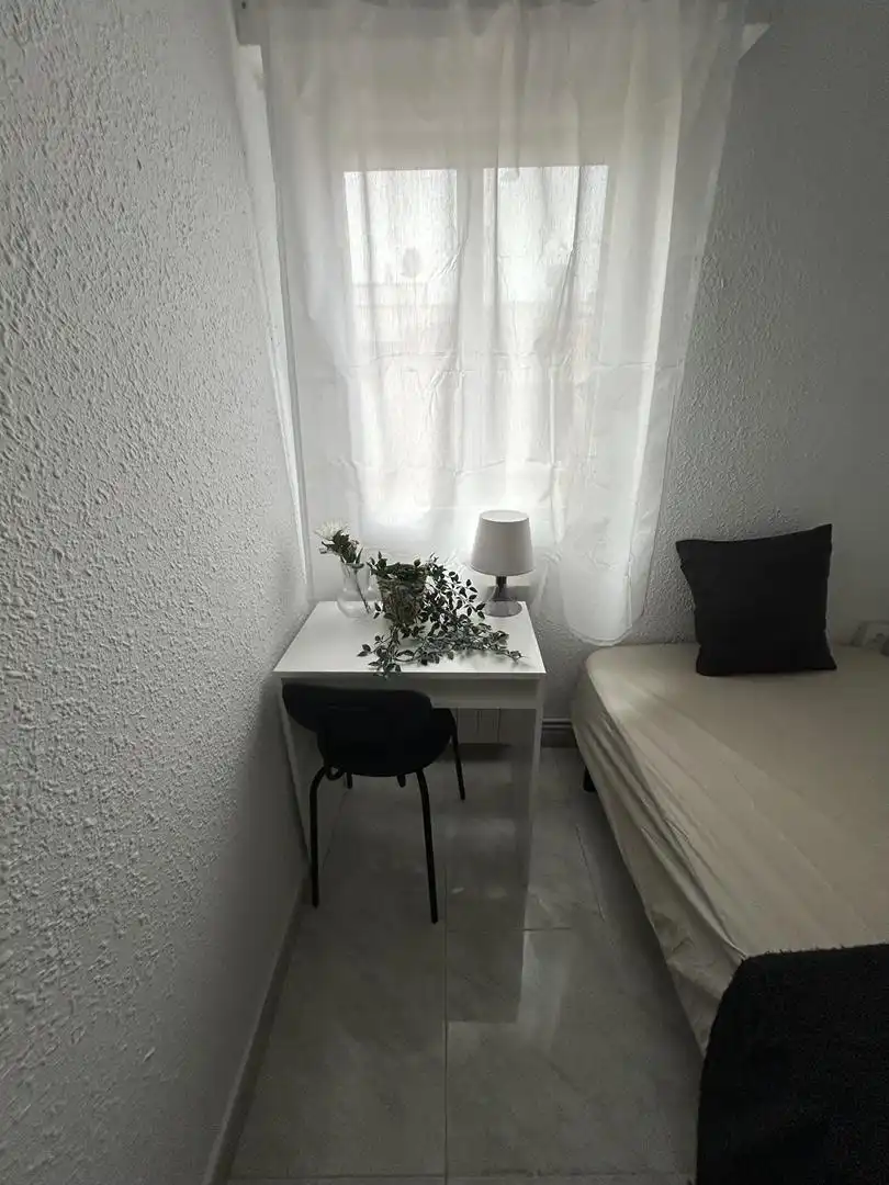 Habitación de Piso para compartir en Zaragoza con Calefacción, Amueblado y Horno
