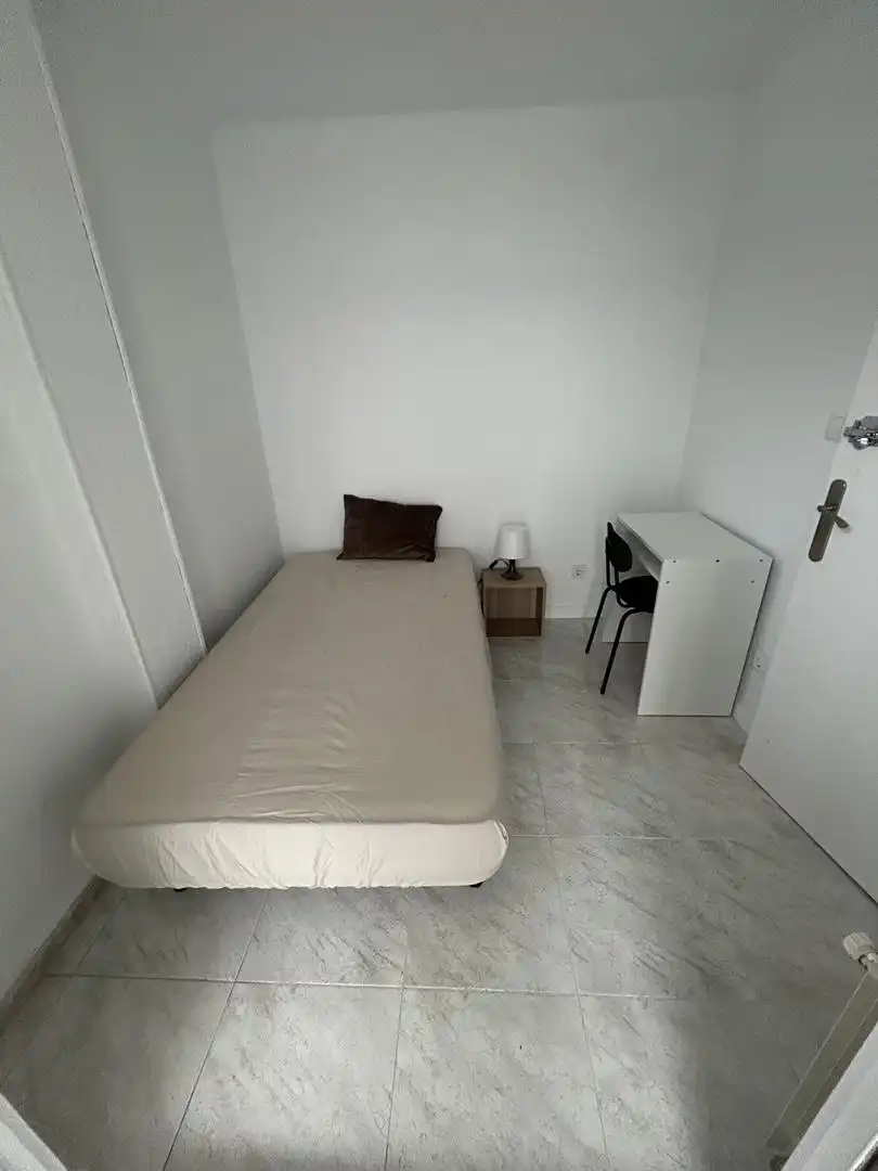 Habitación de Piso para compartir en Zaragoza con Calefacción, Amueblado y Horno