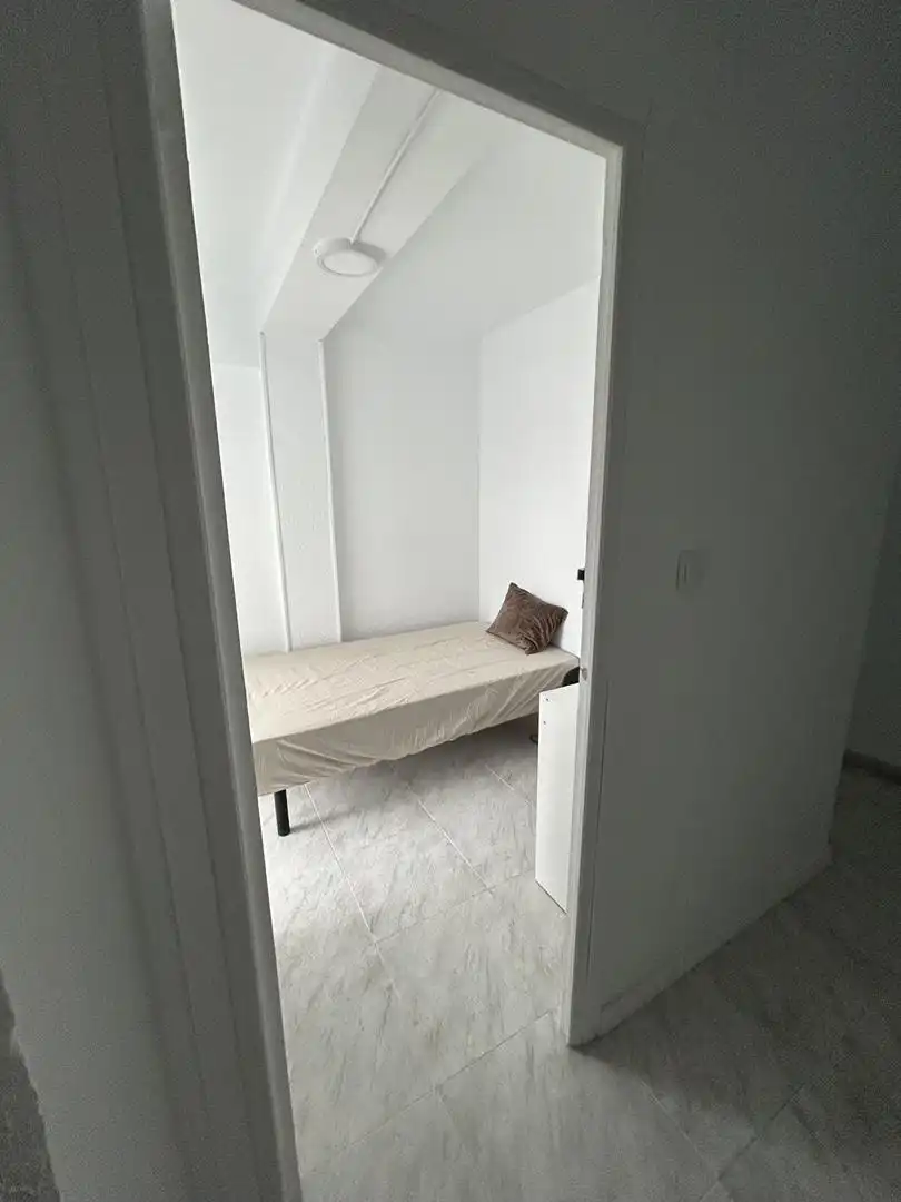 Habitación de Piso para compartir en Zaragoza con Calefacción, Amueblado y Horno