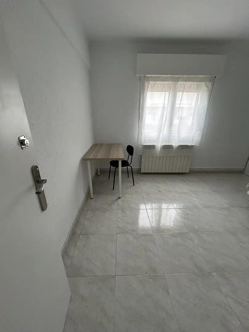 Habitación de Piso para compartir en Zaragoza con Calefacción, Amueblado y Horno