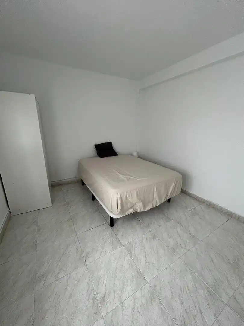 Habitación de Piso para compartir en Zaragoza con Calefacción, Amueblado y Horno