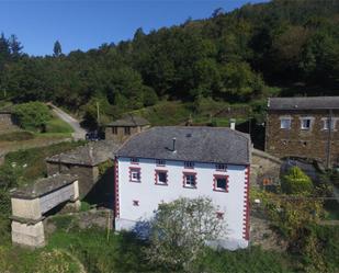 Vista exterior de Finca rústica en venda en Taramundi amb Jardí privat, Terrassa i Moblat