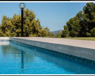 Piscina de Casa o xalet en venda en Mairena del Aljarafe amb Aire condicionat, Terrassa i Piscina