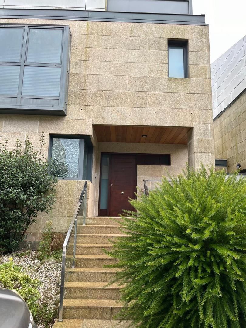 Exterior view of House or chalet to rent in Santiago de Compostela   with Heating, Private garden and Parquet flooring