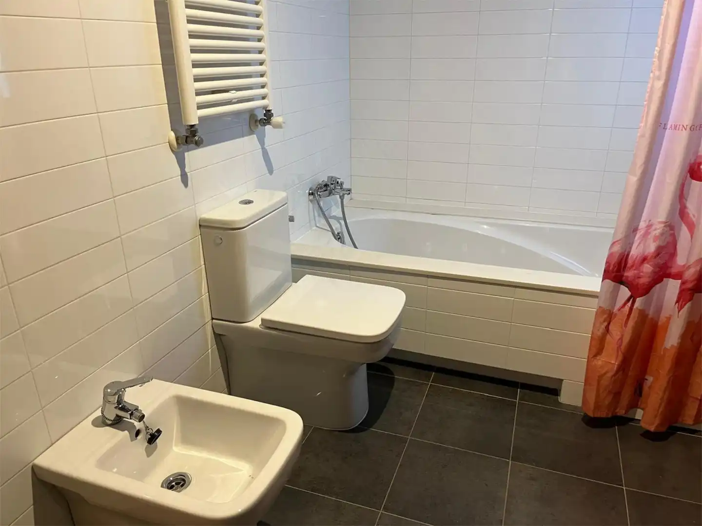 Baño de Casa o chalet de alquiler en Santiago de Compostela  con Calefacción, Jardín privado y Parquet