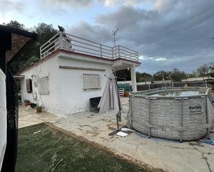 Vista exterior de Casa o xalet en venda en Chiva amb Aire condicionat, Calefacció i Jardí privat