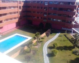 Piscina de Apartament de lloguer en  Granada Capital amb Calefacció, Piscina i Moblat