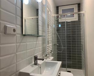 Bathroom of Flat for sale in  Madrid Capital