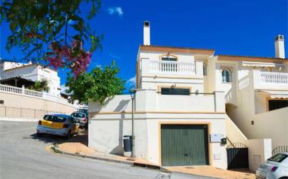 Casa adosada en alquiler en benagalbón