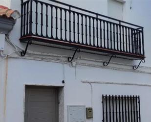 Exterior view of Single-family semi-detached for sale in San Sebastián de los Ballesteros  with Air Conditioner, Heating and Terrace