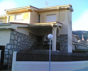 Exterior view of House or chalet for sale in La Adrada   with Terrace and Balcony