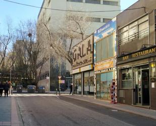 Vista exterior de Local en venda en  Madrid Capital amb Aire condicionat i Moblat