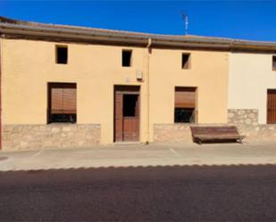 Vista exterior de Casa adosada en venda en Nava de Roa amb Terrassa i Balcó