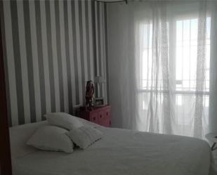 Bedroom of Flat for sale in  Sevilla Capital  with Air Conditioner and Balcony