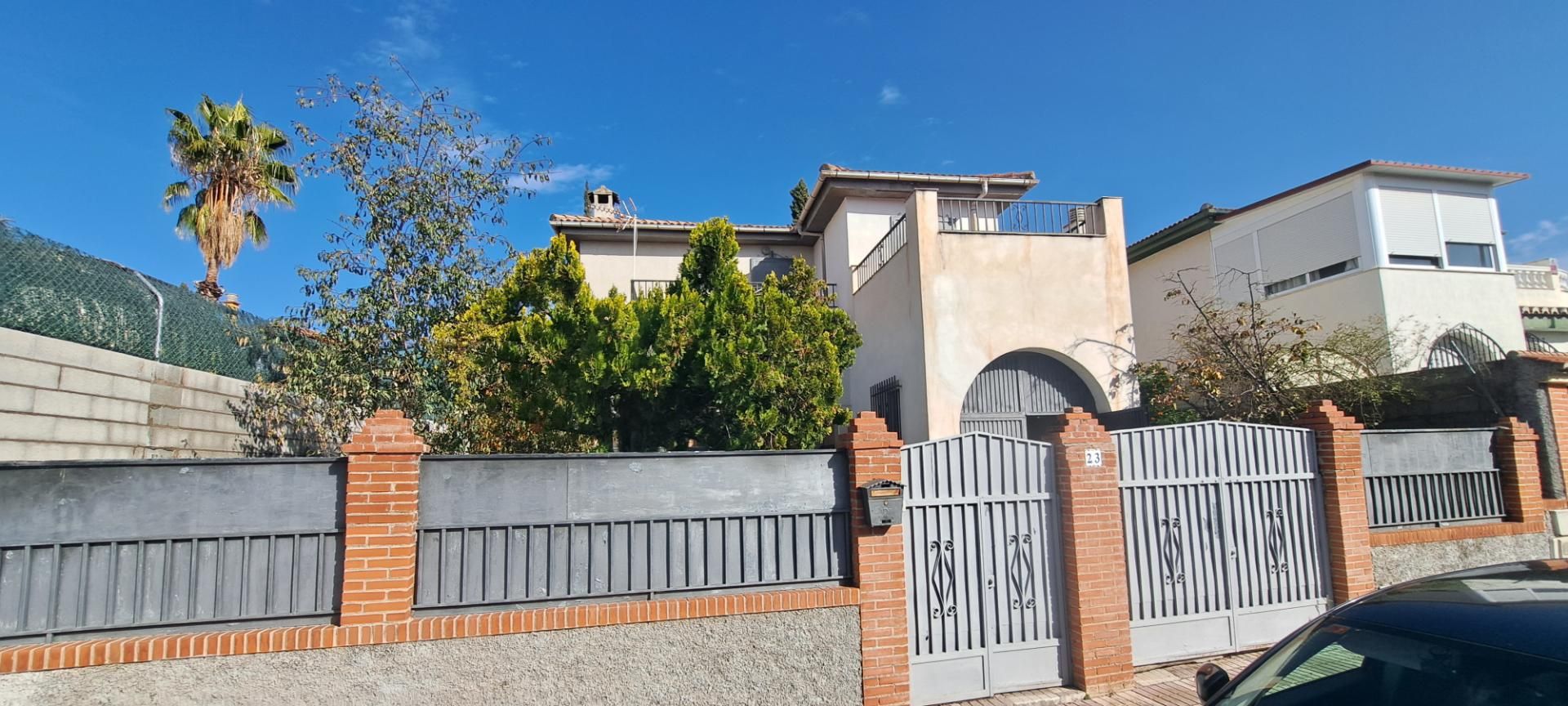 Exterior view of House or chalet for sale in Gójar  with Terrace, Swimming Pool and Balcony