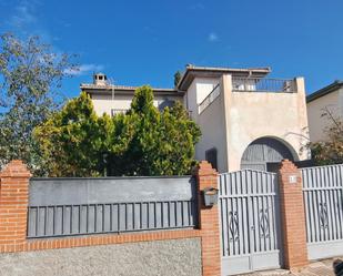 Exterior view of House or chalet for sale in Gójar  with Terrace, Swimming Pool and Balcony