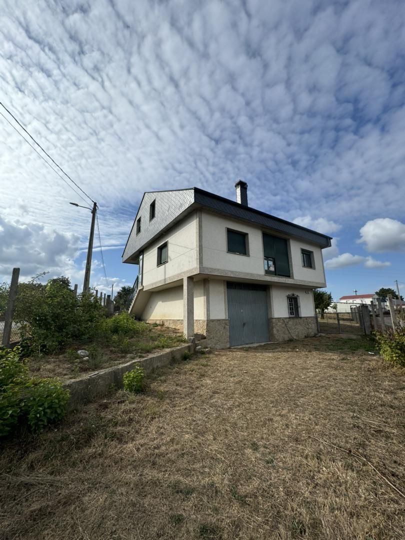 Exterior view of House or chalet for sale in Castro Caldelas