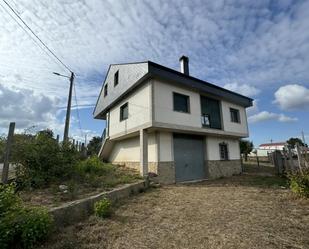 Vista exterior de Casa o xalet en venda en Castro Caldelas amb Calefacció, Jardí privat i Traster