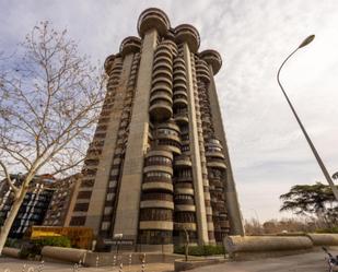 Vista exterior de Pis en venda en  Madrid Capital amb Terrassa, Piscina i Balcó